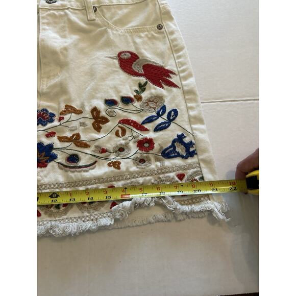 UMGEE Sz Large White Denim Mini Skirt Floral Embroidered Birds Boho Raw Hem Fall - Picture 13 of 13